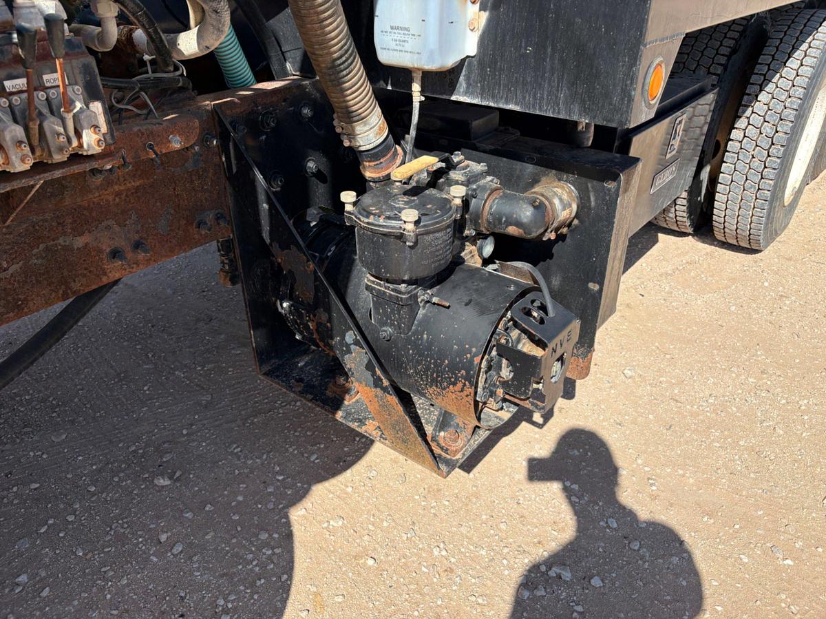 Used 2009 MACK PINNACLE T/A DAYCAB VACUUM TRUCK