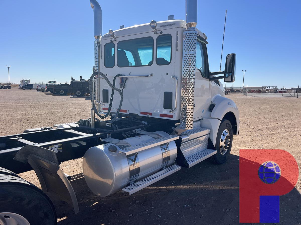 Used 2024 KENWORTH T880 T/A DAY CAB TRUCK TRACTOR