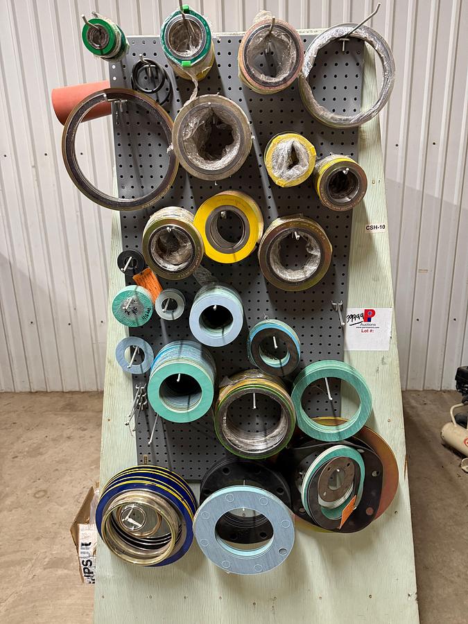 Used SECTION OF (120+) 1” THRU 8” VARIOUS TYPE FLANGE GASKETS