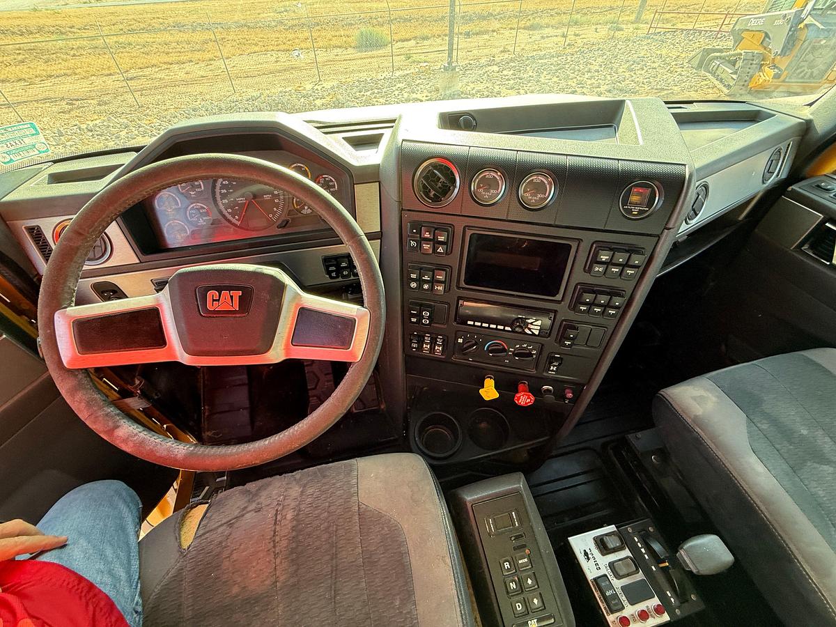 Used 2014 CATERPILLAR CT660S T/A DAYCAB 15YD DUMP TRUCK