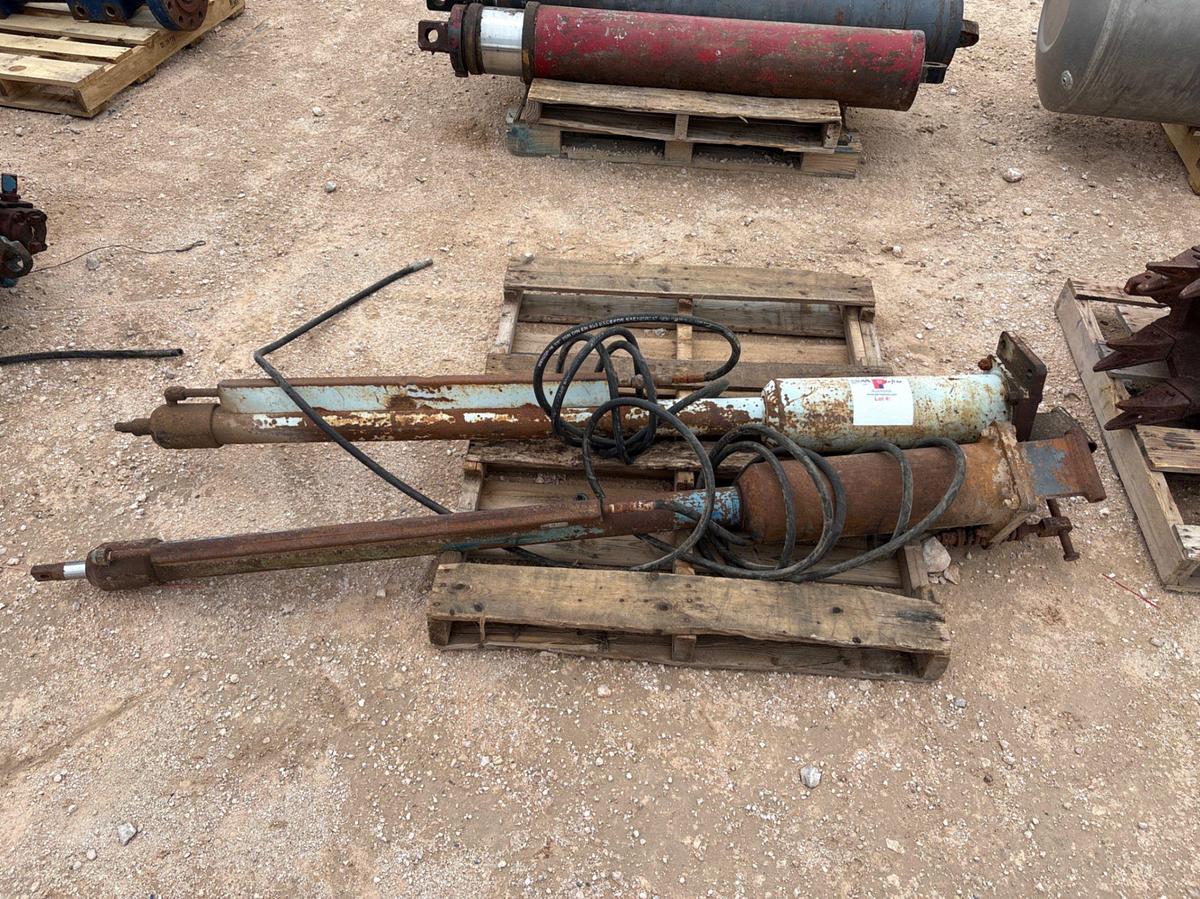 Used (2x$) (2) 6’ hydraulic tong lift cylinders