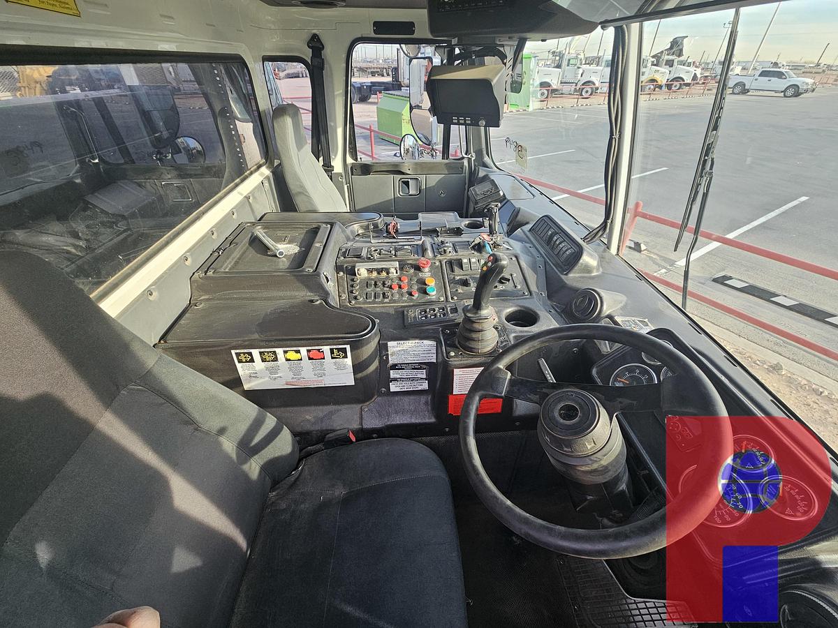 Used 2017 AUTOCAR XPEDITOR T/A 29YD CAB OVER TRASH TRUCK