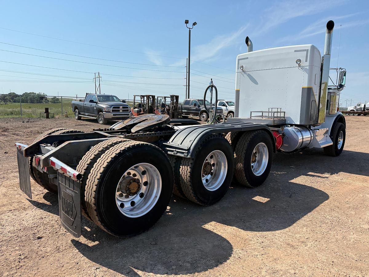 Used 2014 KENWORTH T800 TRI-DRIVE HEAVY HAUL 36" SLEEPER TRUCK