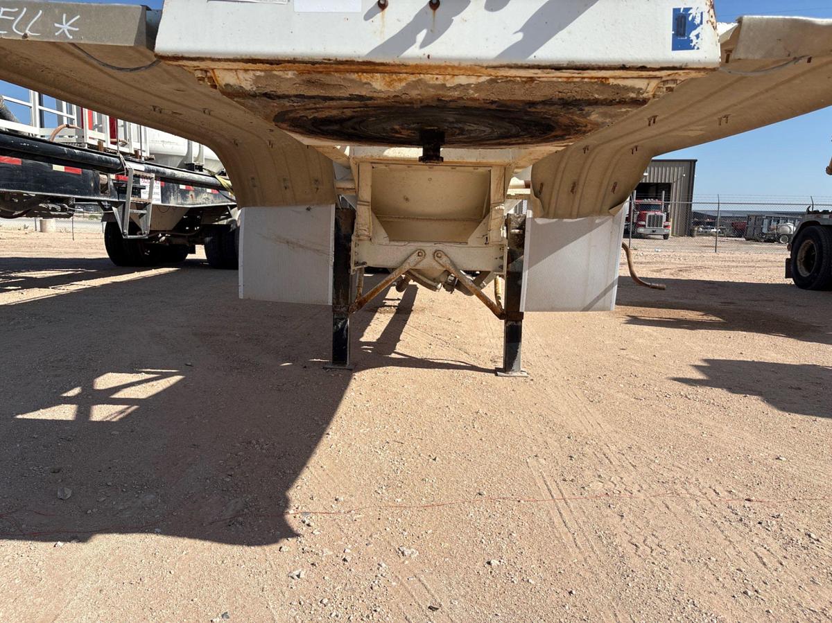 Used 1978 FRUEHAUF 985 CU. FT. T/A PNEUMATIC DRY BULK TANK TRAILER