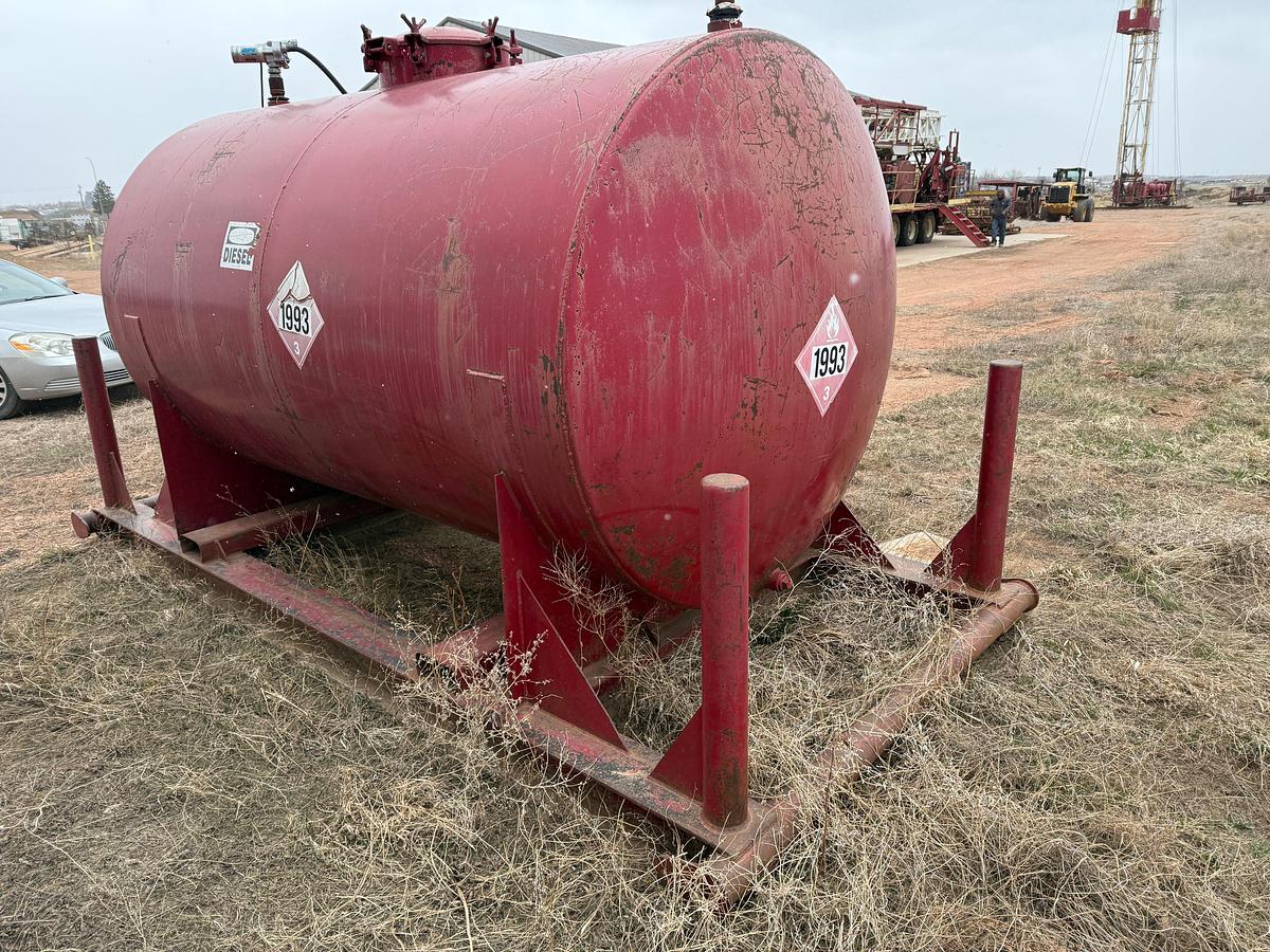 Used 2,100 Gallon Fuel TANK & PUMP SKIDDED