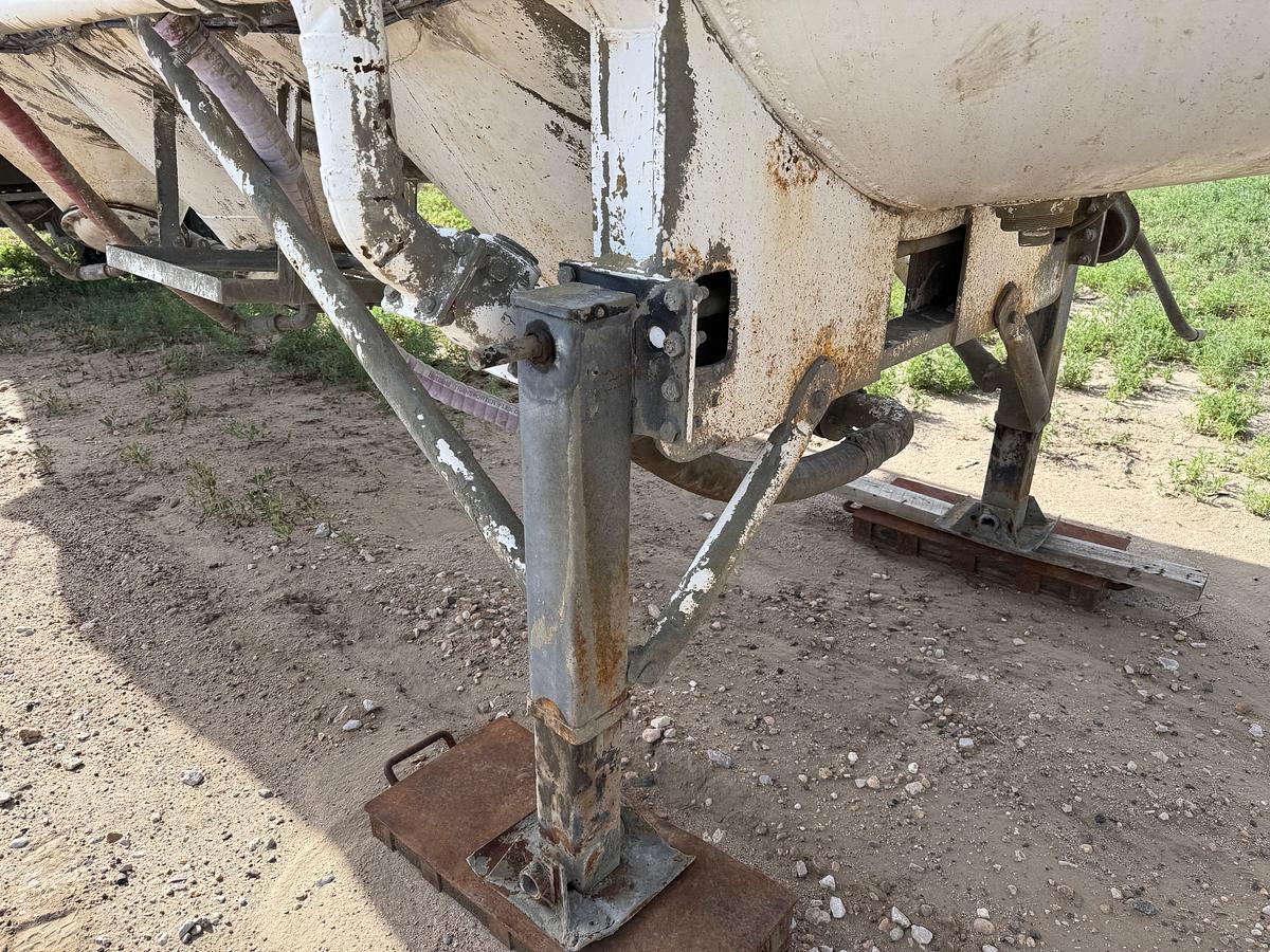 Used 1966 FRUEHAUF   T/A PNEUMATIC DRY BULK TRAILER