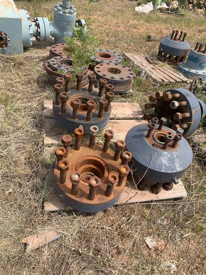 Used Row of 7-1/16 DSA’s, 4-1/16 10k Gate Valves, Well Heads, 2in Fluid Crosses