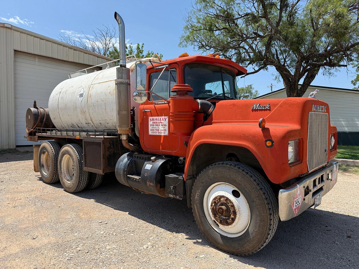 Used 1986 MACK R686ST T/A 60-BBL TRANSPORT TANK TRUCK