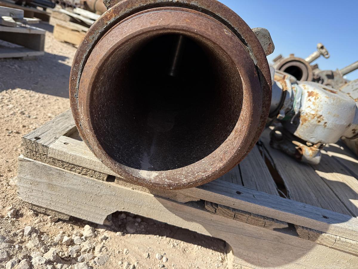 Used (1) MULTI-SIZE SINGLE PLUG CEMENT HEAD & (1) CEMENT HEAD SUB