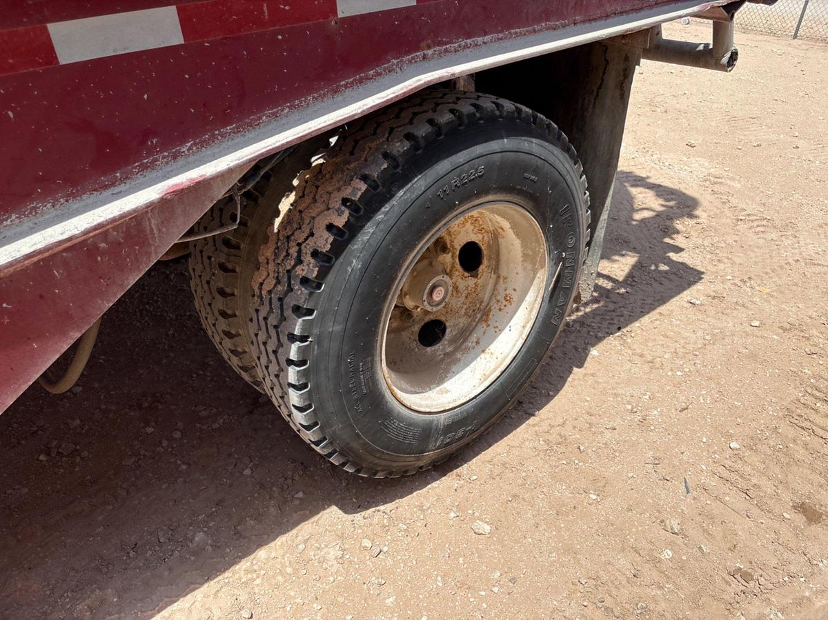 Used 4-pod s/a  dry bulk tank trailer