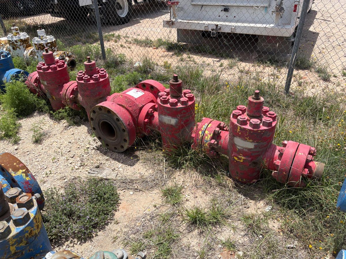 Used 7-1/16” x 4” fluid cross w/ (4) 4” 10k gate valves