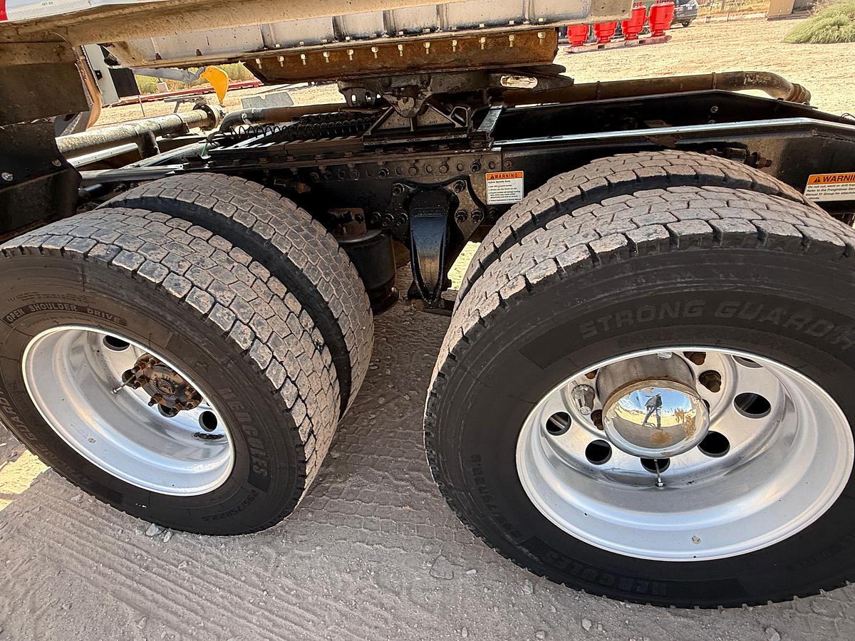 Used 2014 FREIGHTLINER CASCADIA T/A 64” SLEEPER TRUCK