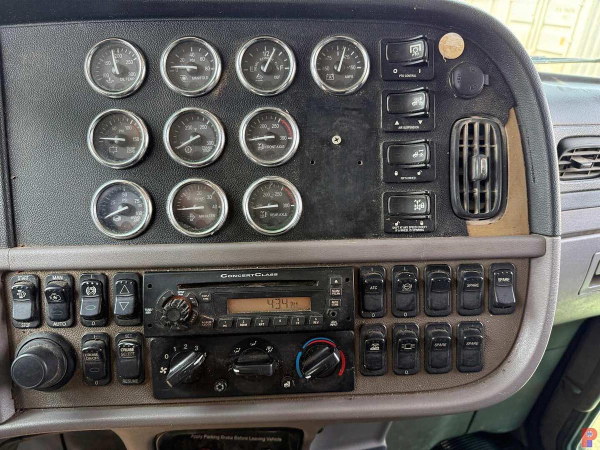 Used 2013 PETERBILT 367 T/A SLEEPR TRUCK