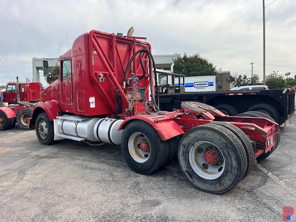 Used 2009 KENWORTH T800 T/A 36” SLEEPER TRUCK