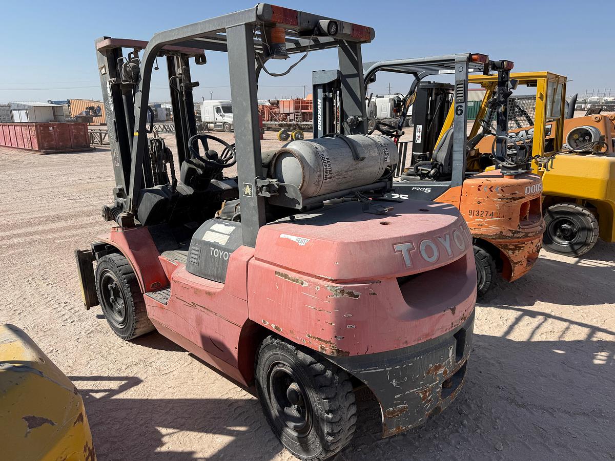 Used 2005 Toyota 7FGU35 7K forklift
