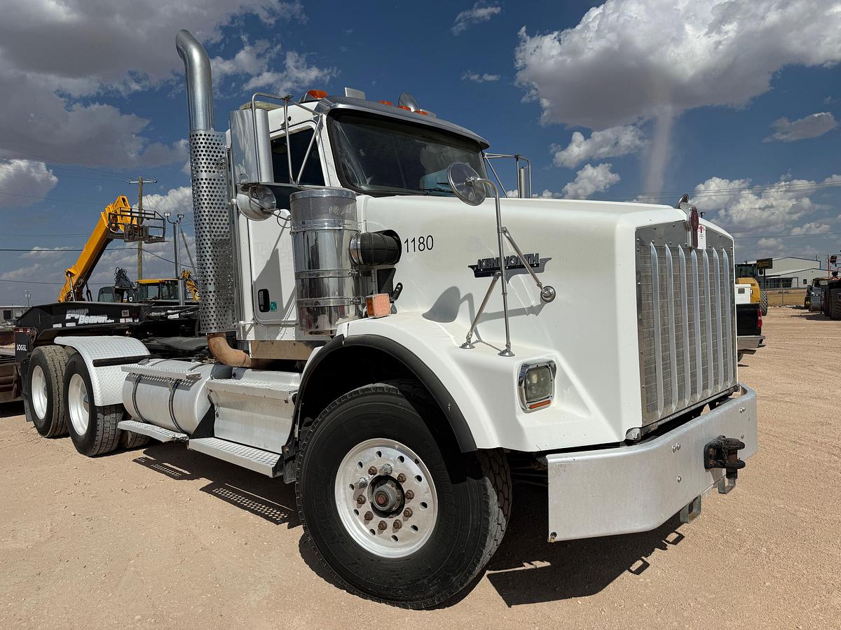 Used 2008 KENWORTH T800 T/A DAYCAB HAUL TRUCK