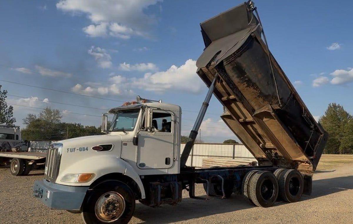 Used 2009 PETERBILT 340 T/A 15-16 CUYD DUMP TRUCK