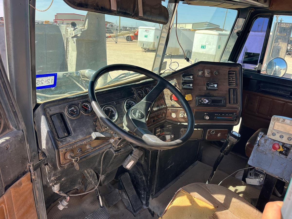 Used 1996 FREIGHTLINER T/A DAYCAB KILL TRUCK  & 2008 OVERLAND T/A KILL TRAILER