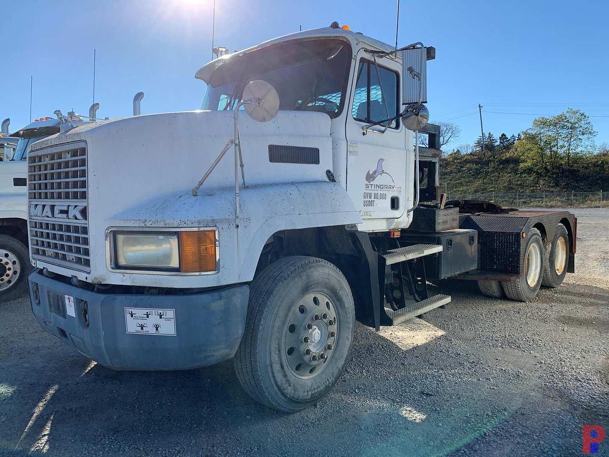 Used 2002 MACK CH612 WINCH TRUCK