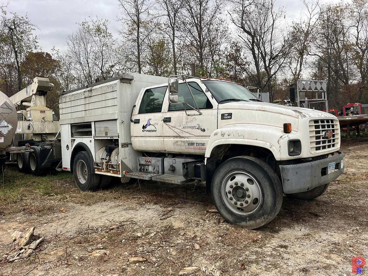 Used 1997 CHEVROLET C7500 S/A CREW CAB SERVICE TRUCK