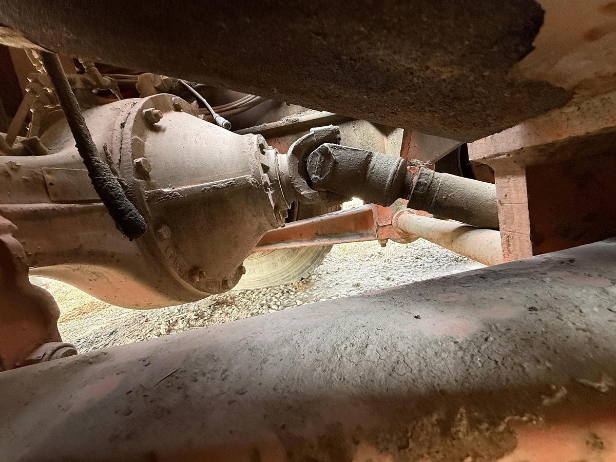 Used TAYLOR DD260HD 5-AXLE WELL SERVICE RIG CHASSIS F/ PARTS ONLY