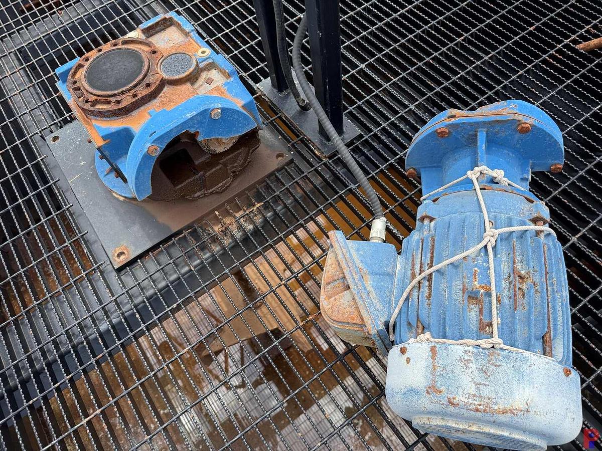 Used 27’L X 10’W X 6.5’H 2-COMPARTMENT 260 BBL. MIXING TANK P/B (4) 75 HP ELECTRIC MOTORS