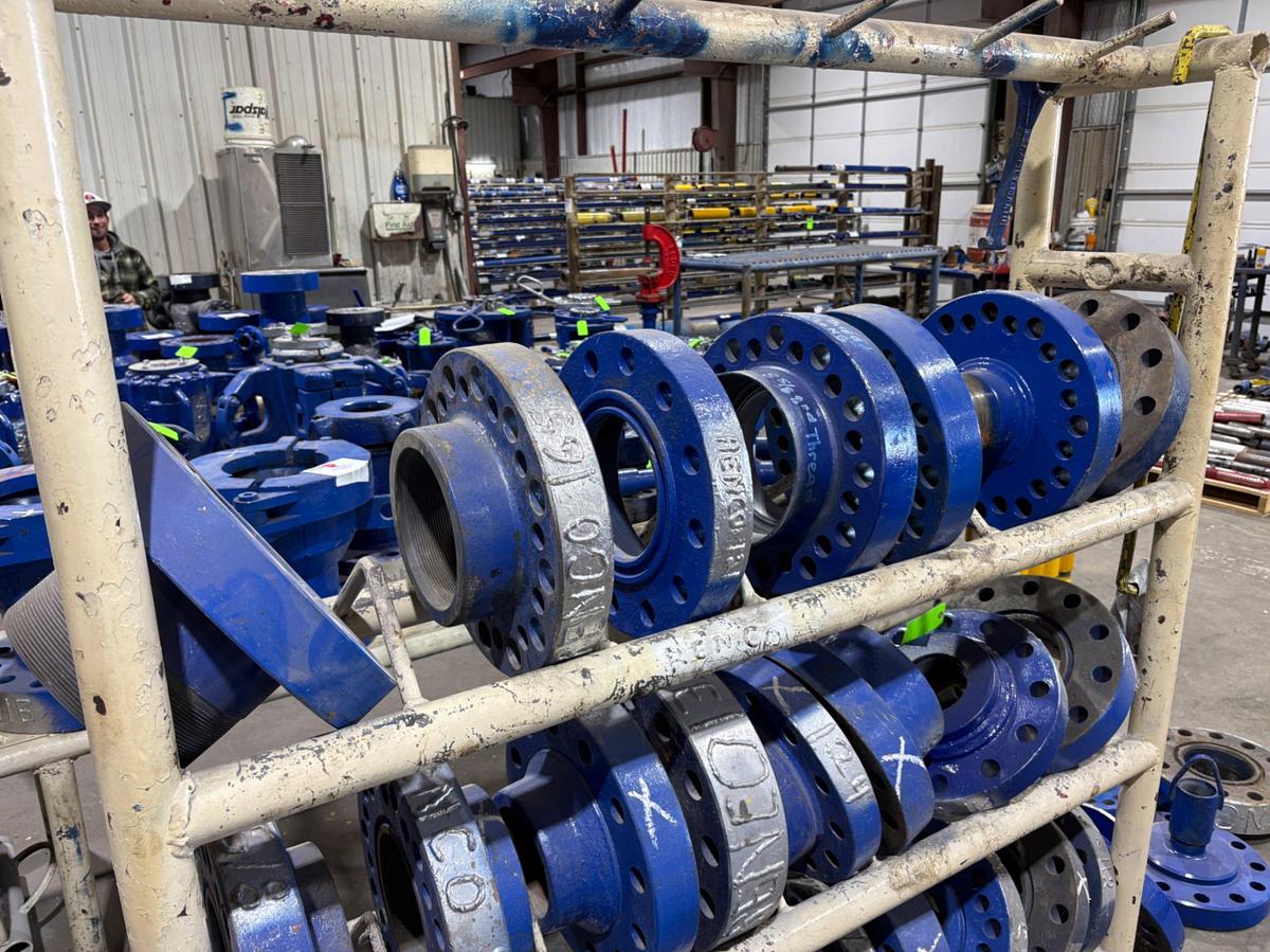 Used (7x$) assorted threaded wellhead flanges