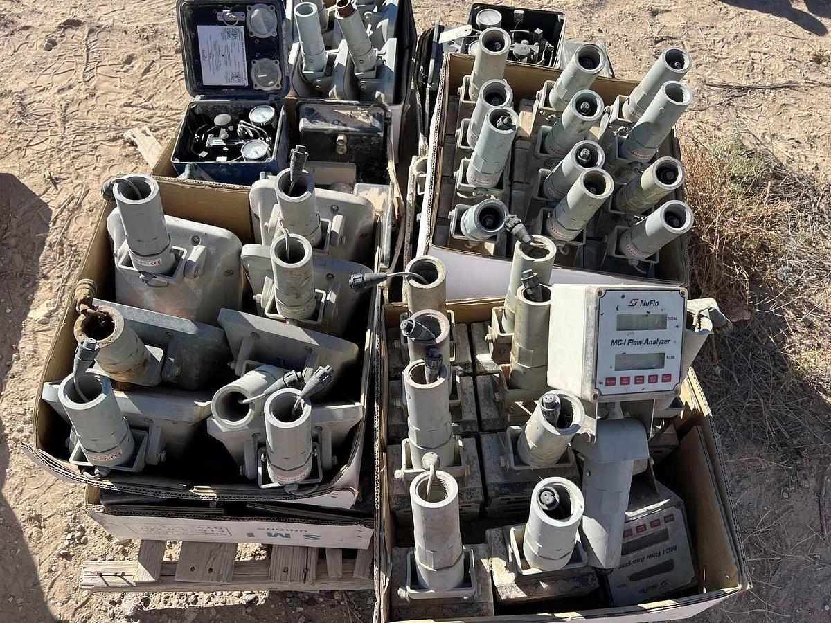 Used PALLET OF 39 NUFLO FLOW ANALYZERS & 28 PRESSURE CONTROLLERS
