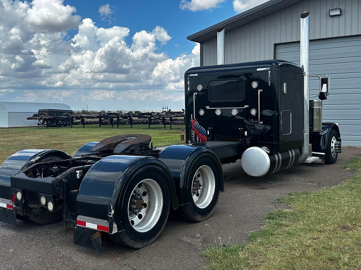 Used 2009 Peterbilt 389 Sleeper Haul Truck