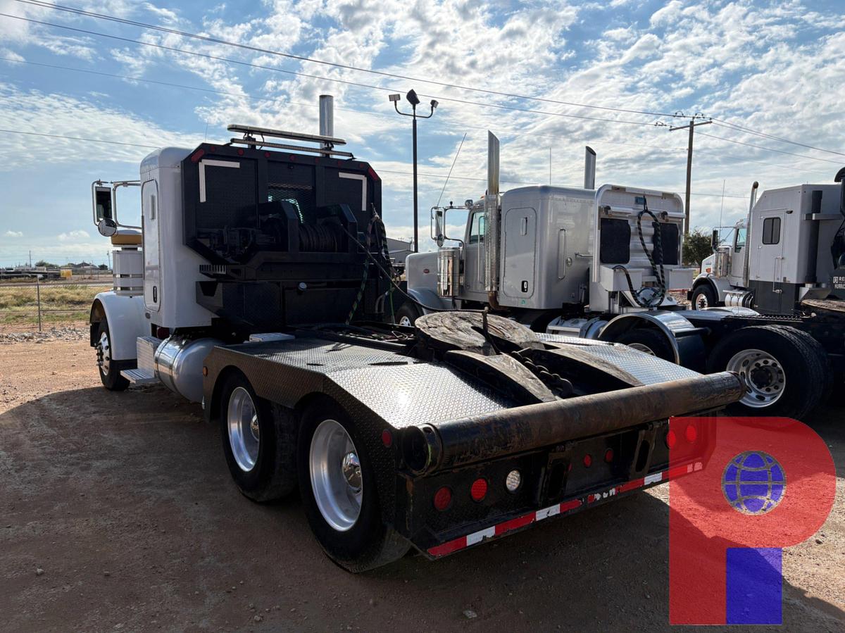 Used 2010 PETERBILT 367 T/A SLEEPER CAB WINCH TRUCK