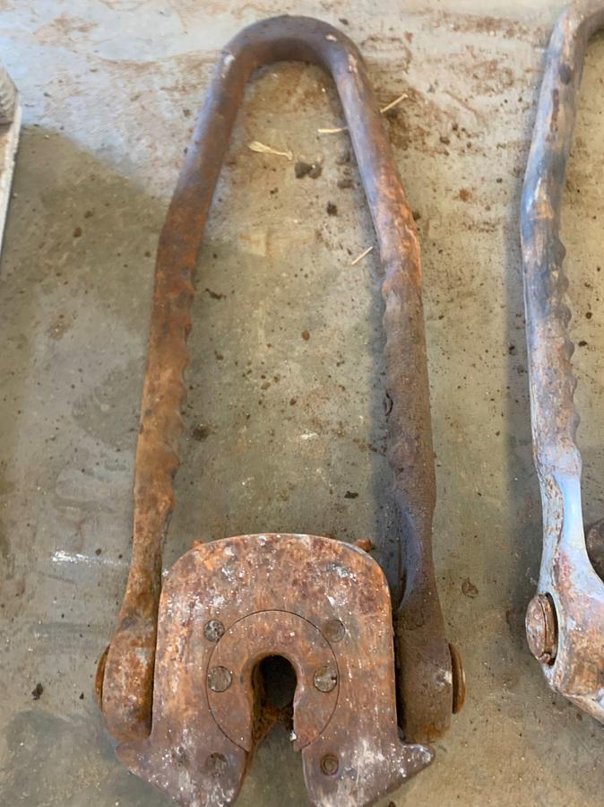 Used (2) 5/8 to 3/4 OBANNON Plate Type 25 Ton Rod Elevators