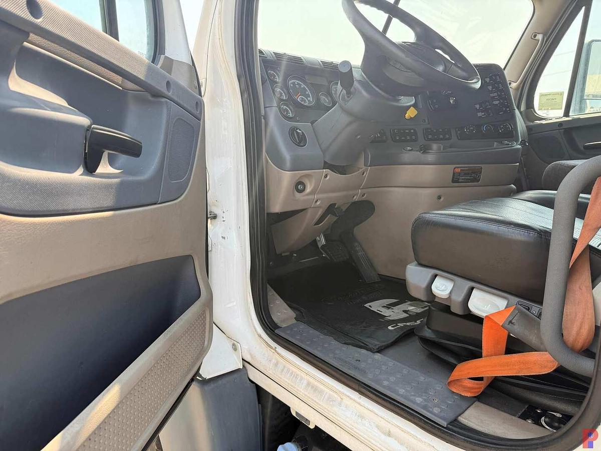 Used 2018 FREIGHTLINER CASCADIA TRI AXLE DAY CAB TRUCK TRACTOR