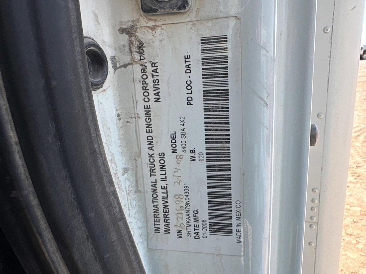 Used 2009 INTERNATIONAL DURASTAR 4400 S/A DAYCAB WIRELINE TRUCK