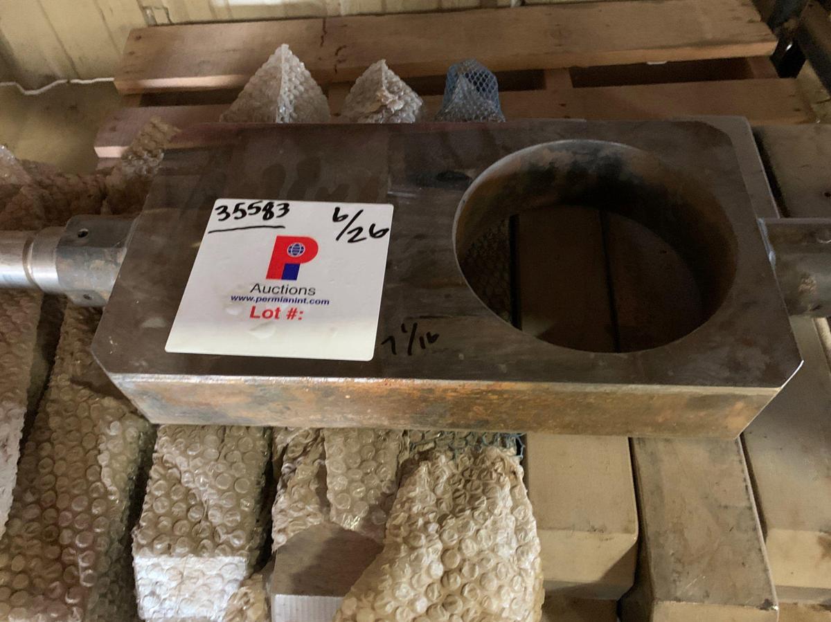 Used (13) 7 1/16 Valve Gates
