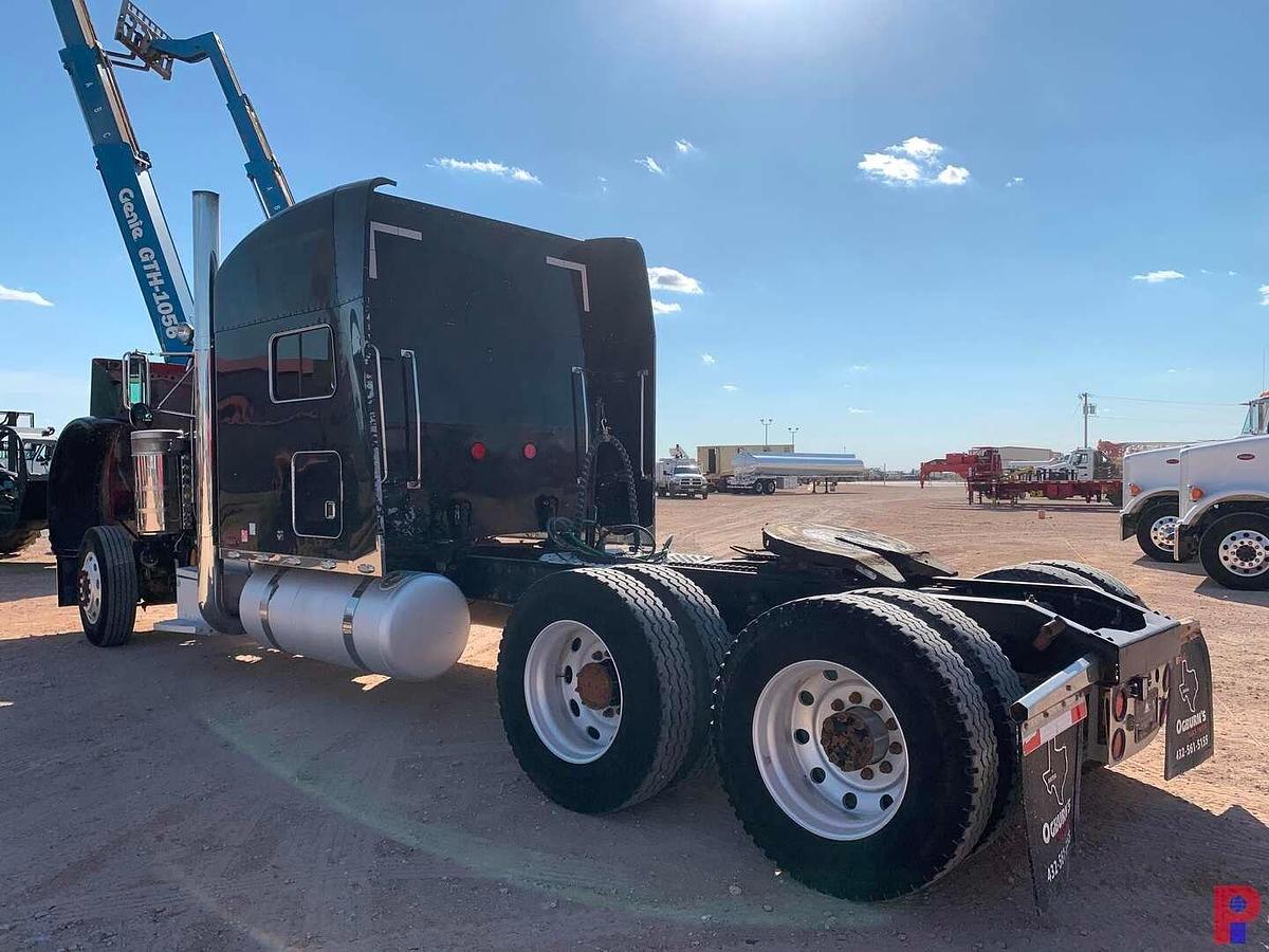 Used 2002 PETERBILT 379 EXT HOOD T/A 68” SLEEPER TRUCK