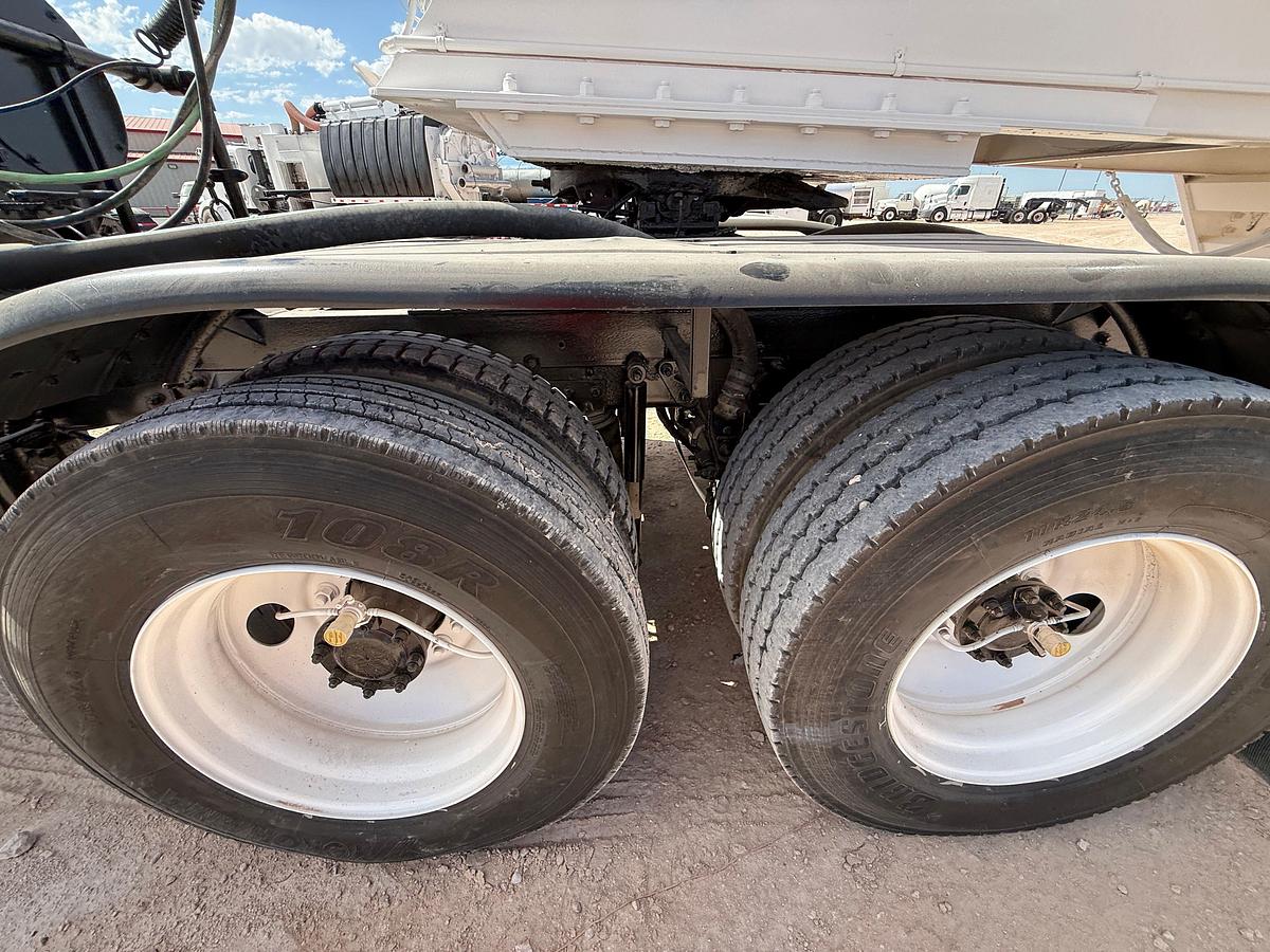 Used 2006 MACK CV713 T/A DAYCAB KILL TRUCK & 130BBL KILL TRAILER