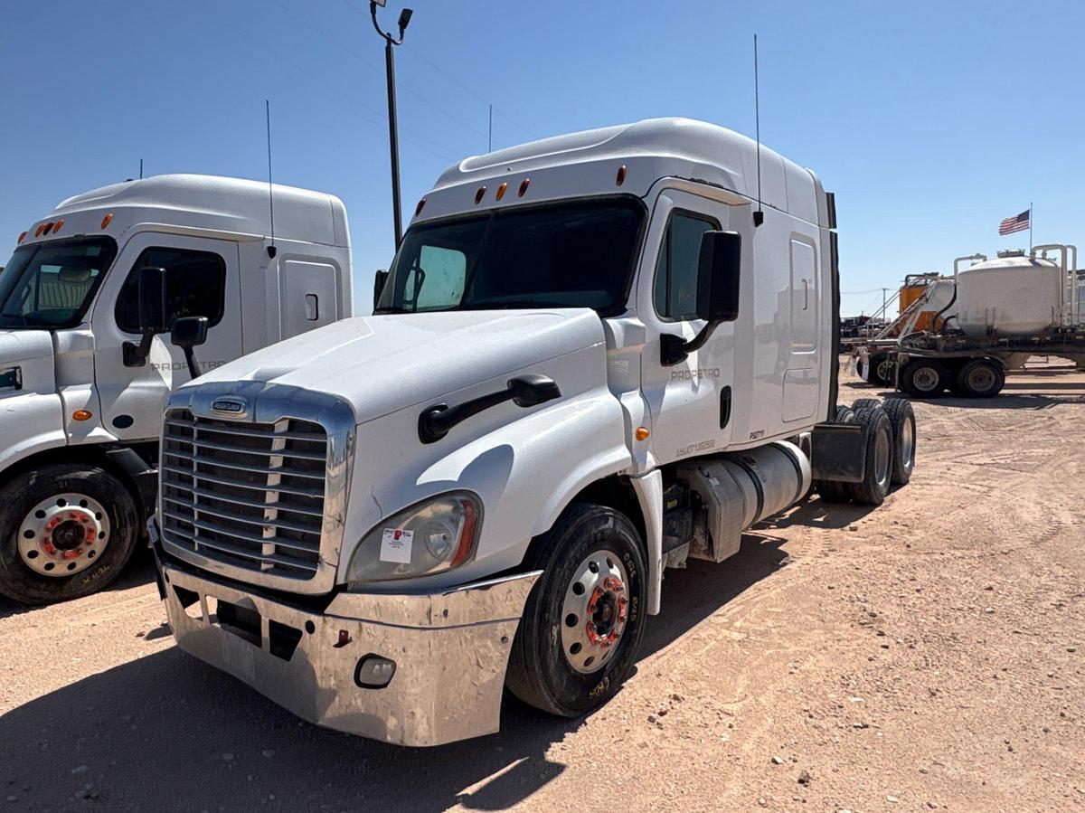 Used 2013 FREIGHTLINER CASCADIA T/A SLEEPER HAUL TRUCK, INOP.