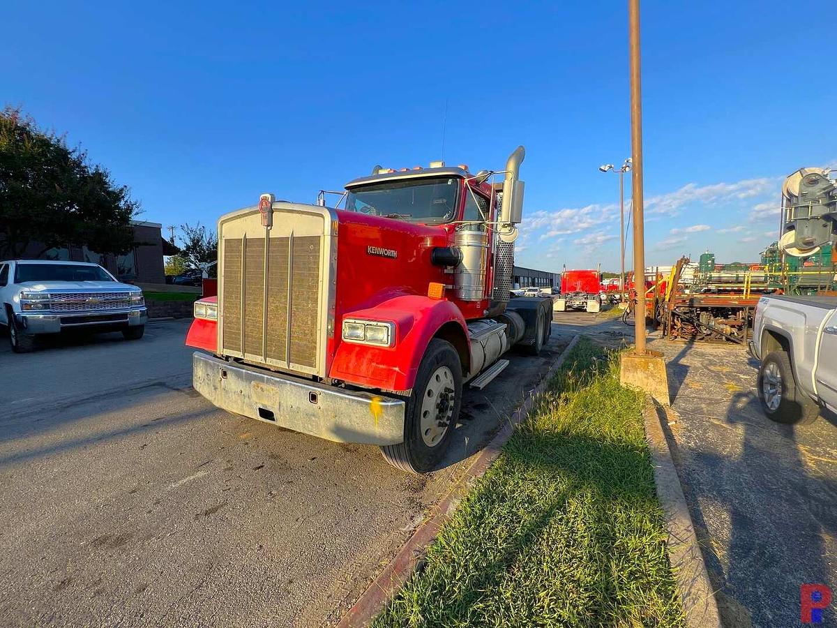 Used 2009 KENWORTH W900 T/A ROAD WINCH TRUCK