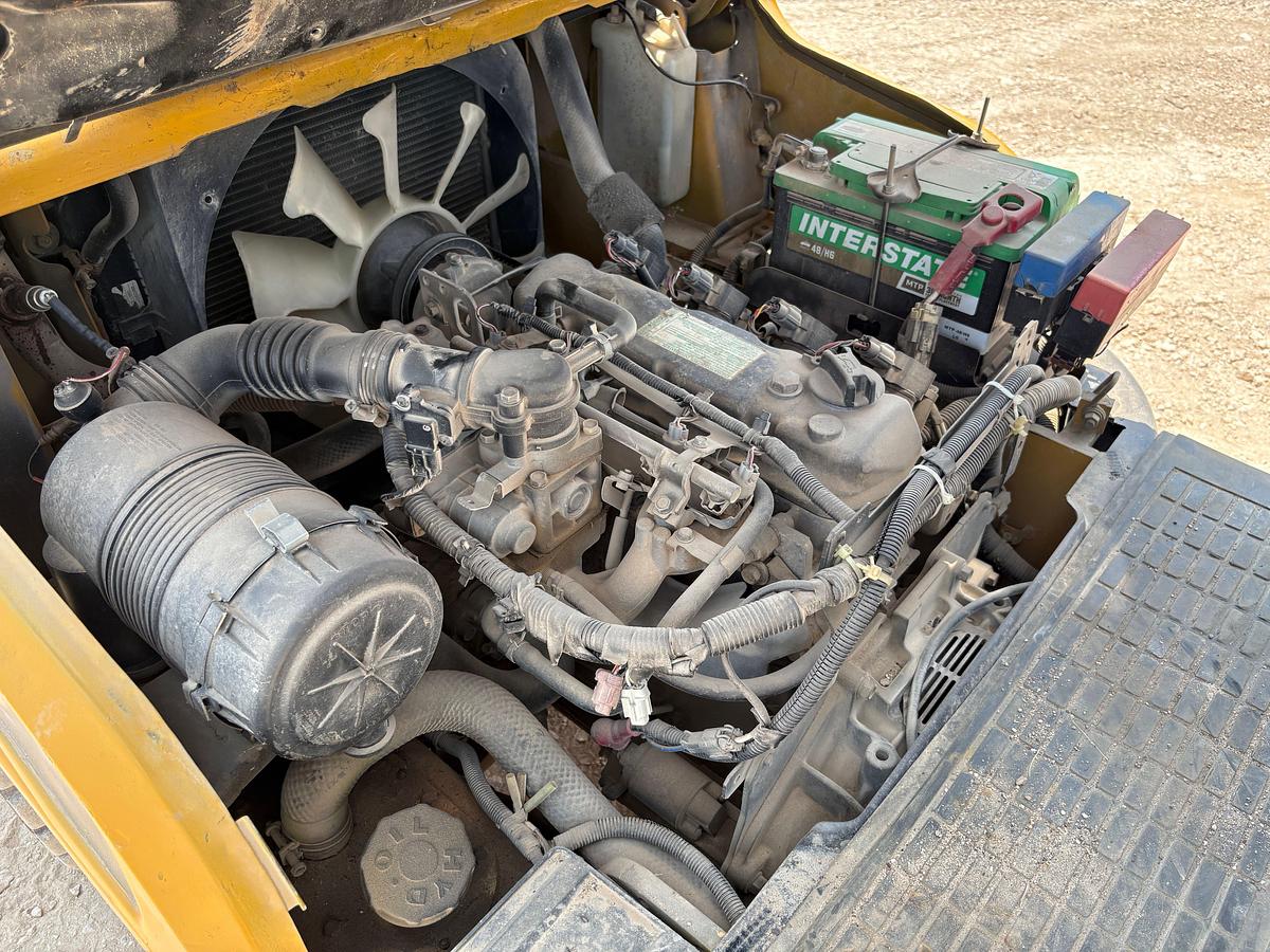 Used 2005 Caterpillar P5000 5,000lbs forklift