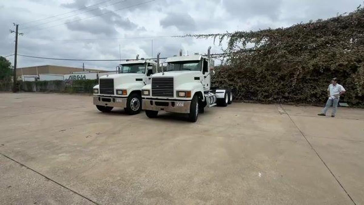 Used 2013 MACK CHU613 PINNACLE T/A DAY CAB TRUCK TRACTOR