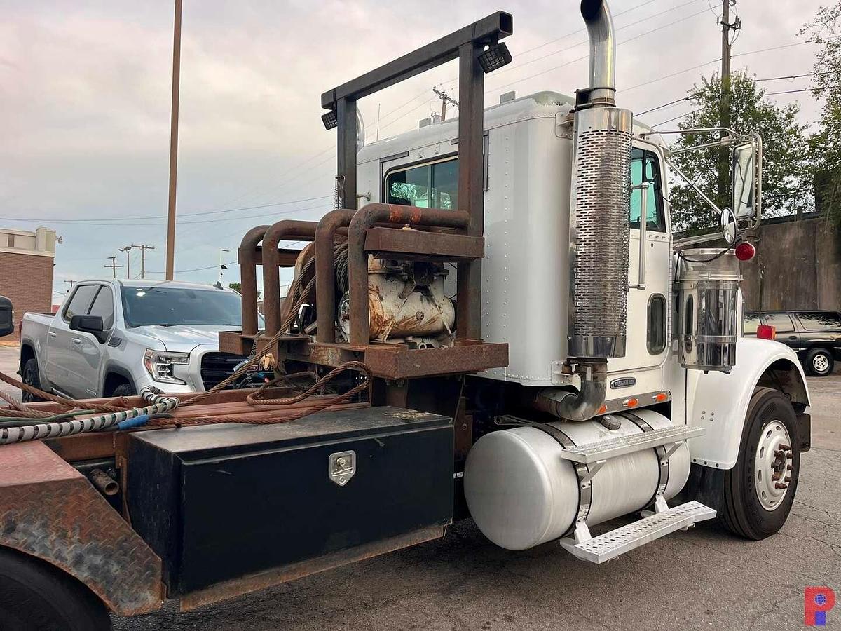 Used 2006 FREIGHTLINER FLD120 SD T/A 65K LBS WINCH TRUCK