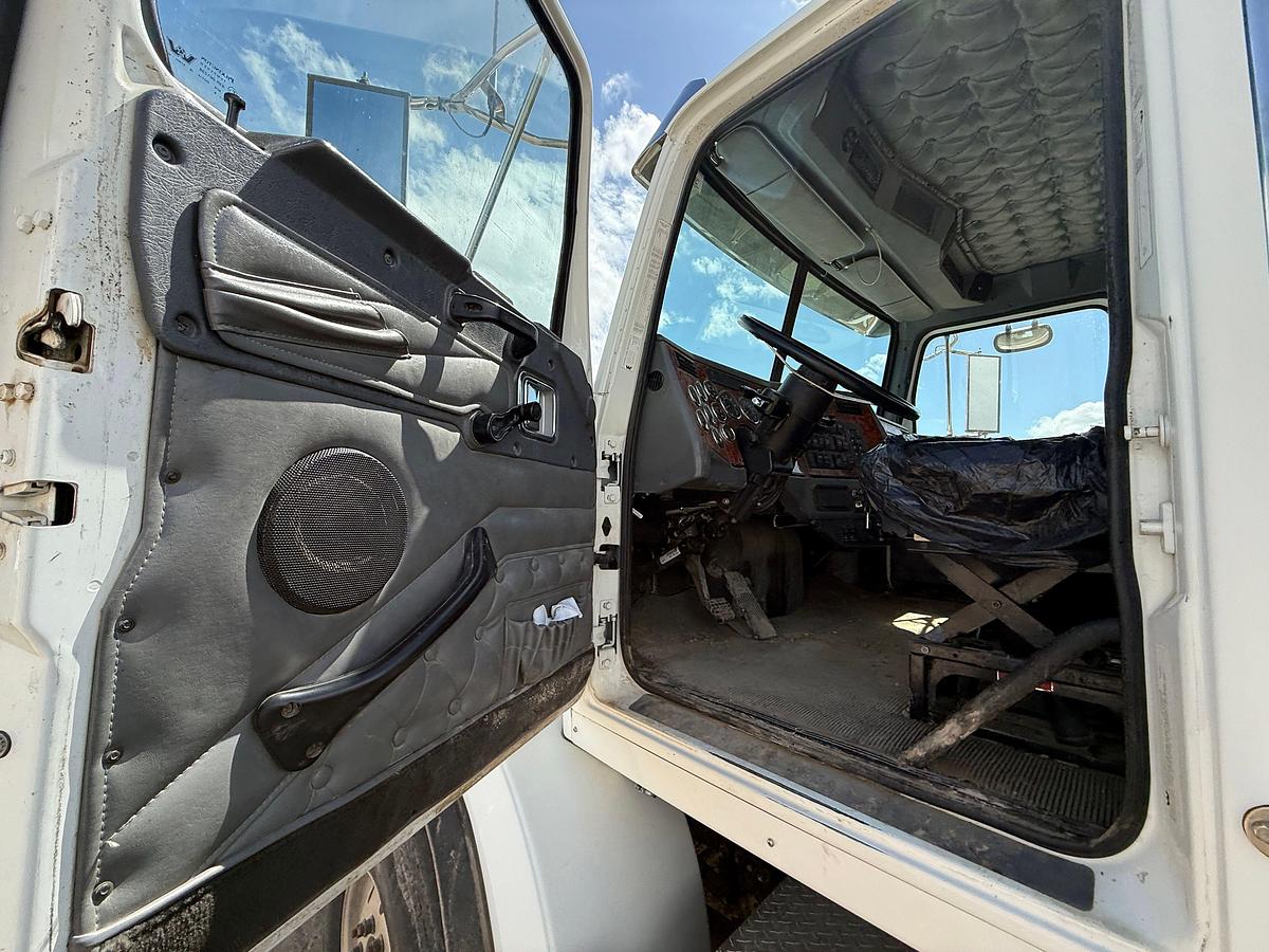 Used 2009 WESTERN STAR 4900 SB BED / POLE WINCH TRUCK (26,000 Miles!!)