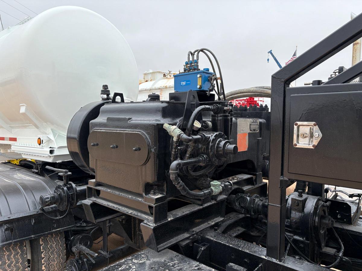 Used 2005 MACK T/A KILL TRUCK & 2013 TROXELL 130BBL KILL TRAILER