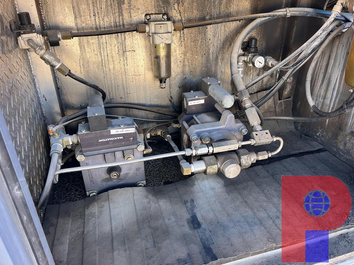 Used 2015 FREIGHTLINER M2 106 S/A CREW CAB SLICK LINE TRUCK