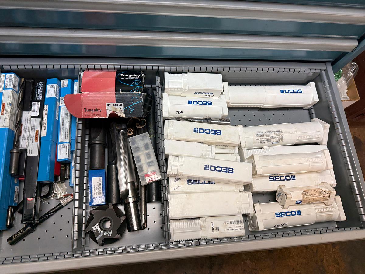 Used LOT W/ (200+) UNUSED EXPENDABLE MACHINING TOOLS INCLUDES (2) LISTA 8-DRAWER ROLLING TOOLBOXES, TABLE TOP & BOLT BIN W/ CONTENTS