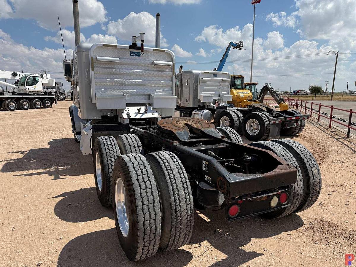 Used 2013 PETERBILT 388 T/A SLEEPER HAUL TRUCK