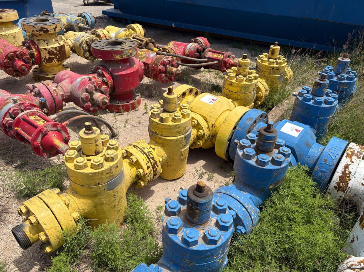 Used 7-1/16” x 4” fluid cross w/ (4) 4” 10k gate valves