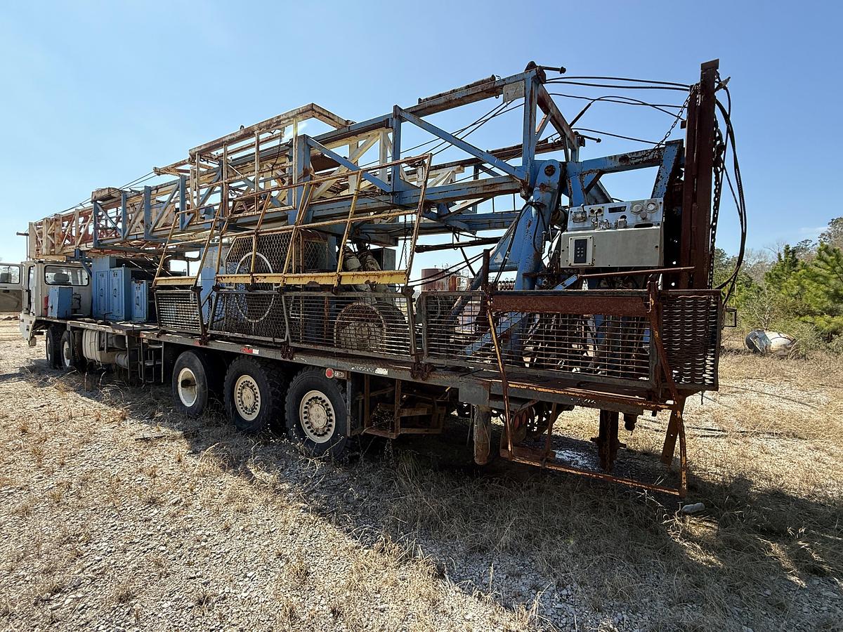 Used 2007 MOOR RIG XJ60 DD 104'-200K 5-AXLE WELL SERVICE WORKOVER RIG