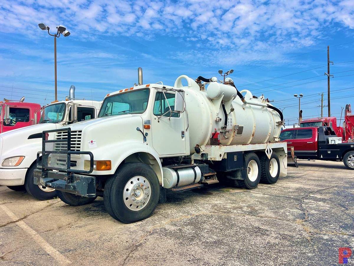 Used 1998 INTERNATIONAL 8100 T/A 70 BBL VACUUM TRUCK