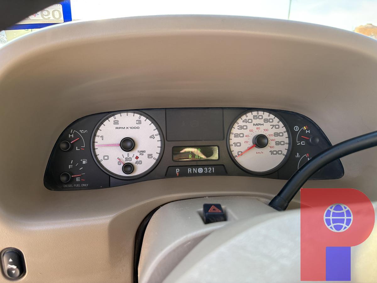 Used 2005 FORD F-250 SUPER DUTY CREW CAB PICUP TRUCK, 4X4